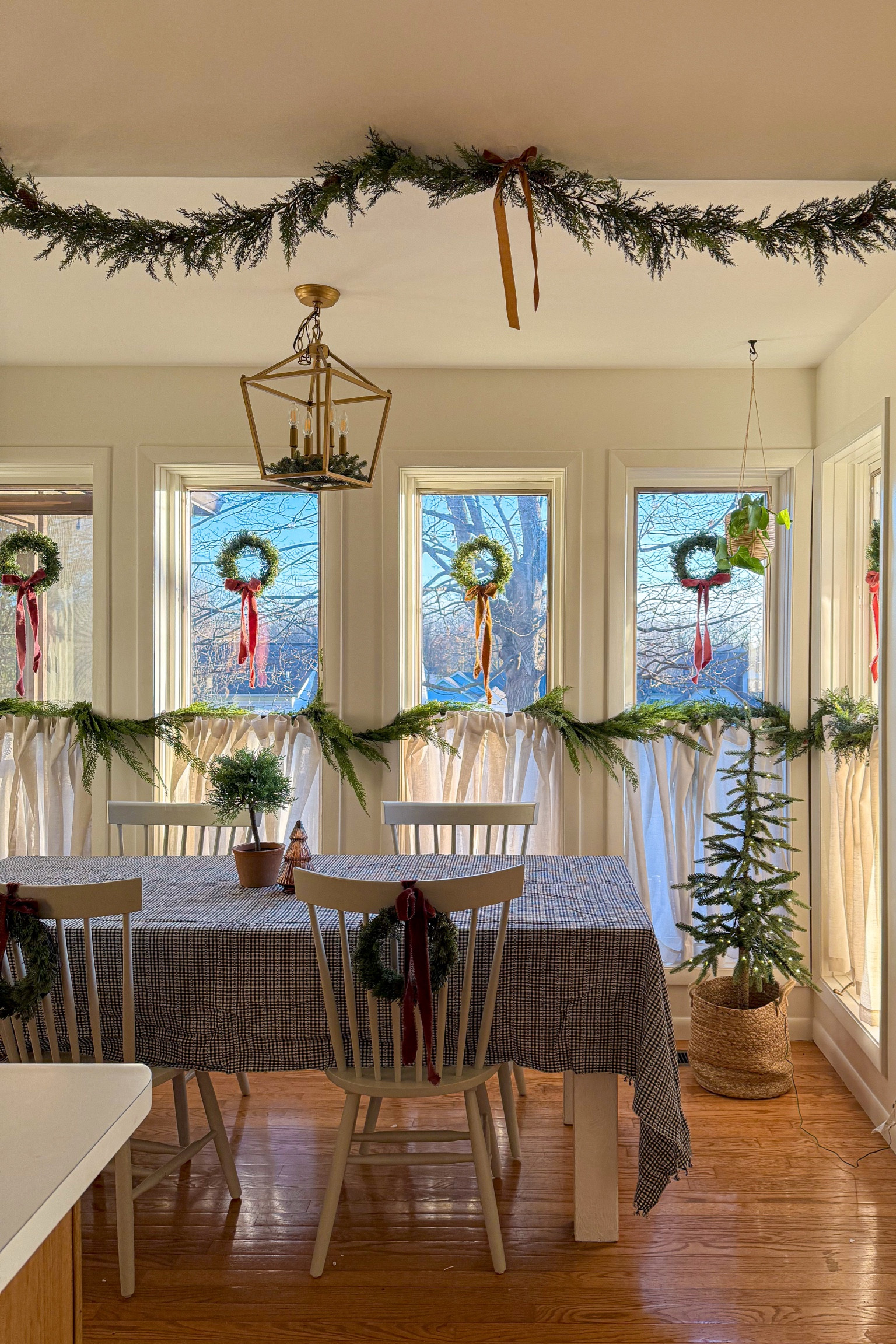 Christmas breakfast nook ✨

#LTKHome #LTKHoliday #LTKSeasonal