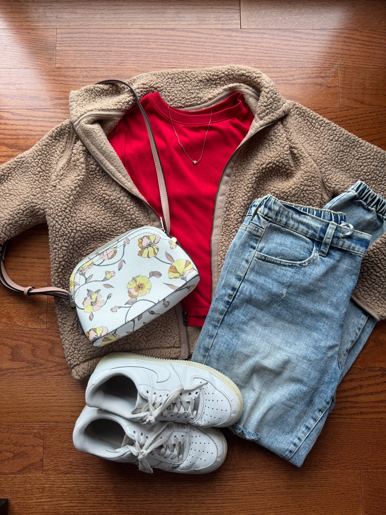 Super comfy and casual outfit getting ready for springtime!🌸
I thrifted the purse and pants so unfortunately I can’t find them for sale anywhere

#LTKSeasonal #LTKStyleTip #LTKFindsUnder100