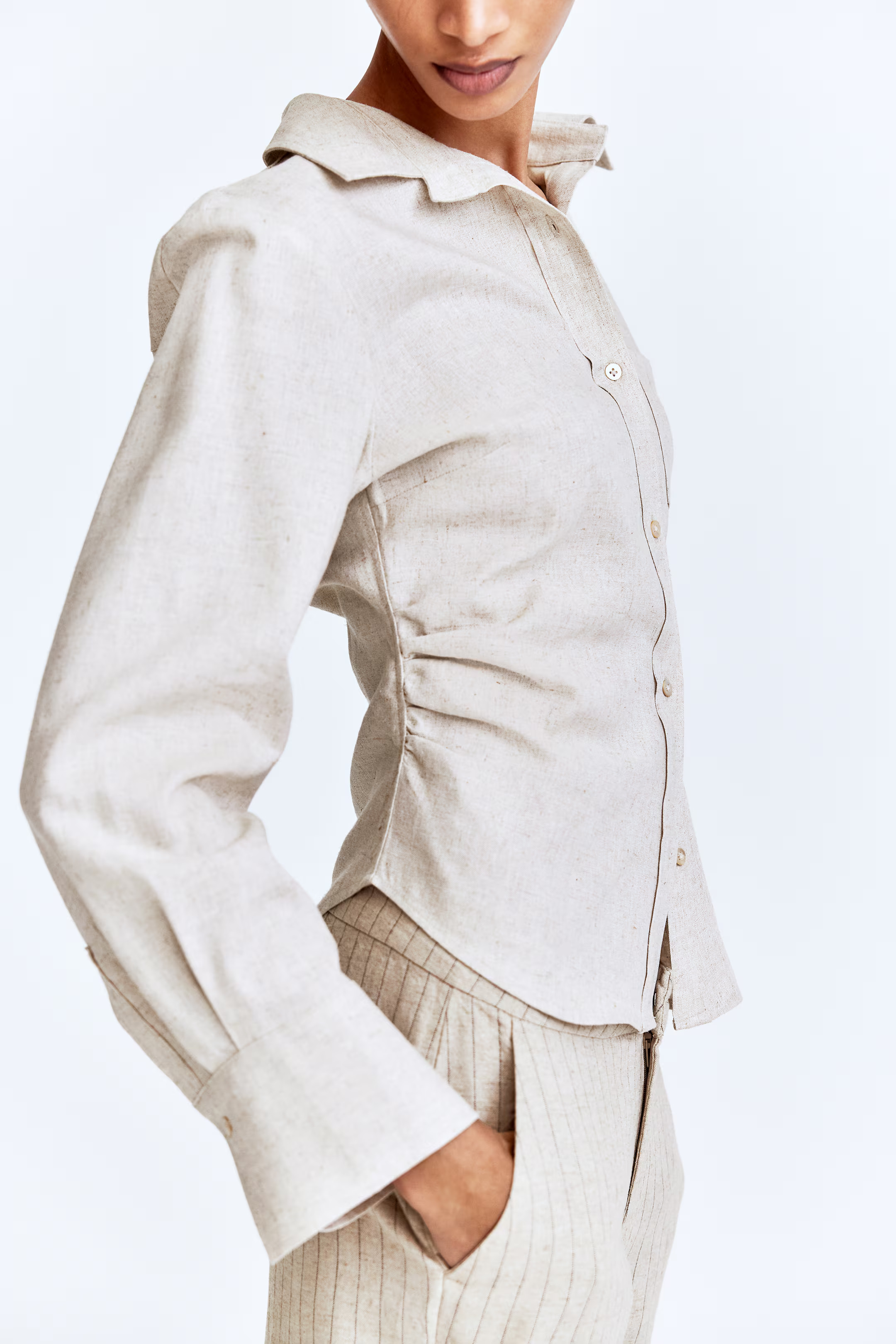 Gathered linen-blend shirt - Light beige - Ladies | H&M GB | H&M (UK, MY, IN, SG, PH, TW, HK)