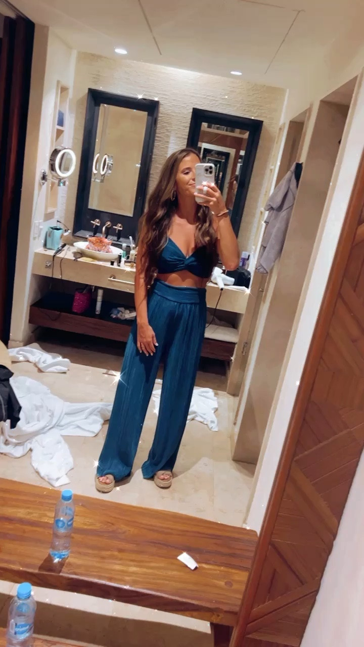 Size medium

Windsor Clothing
Beach look
Beach set
Vacation look
Beach vacation outfit
Vacation outfits
Honeymoon looks
Honeymoon outfit 


#LTKFind #LTKunder100 #LTKtravel