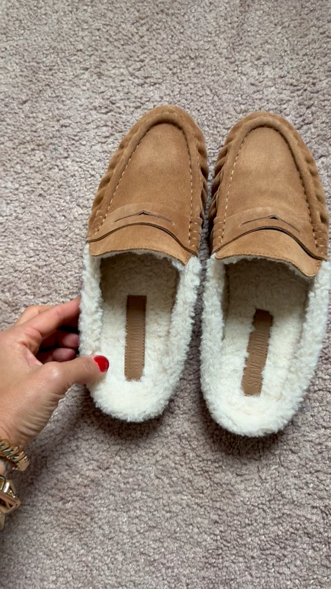 Obsessed with these new slides!!! Fit true to size and are SO comfy! 

#LTKHoliday #LTKGiftGuide #LTKFindsUnder100