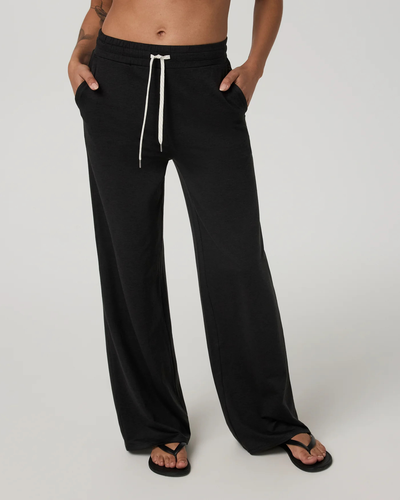 Halo Essential Wideleg – Black Heather Pants – Vuori | Vuori Clothing (US & Canada)