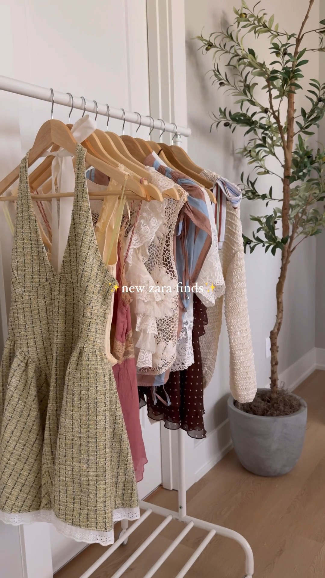 New finds from @Zara for spring and summer😍

Zara finds, Zara haul, spring style, summer finds, pastels, vacation style 