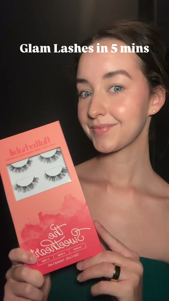 When Motherhood allows for 5 minutes for glam ✨ 

// Lashes in style Sweetheart 

@flutterhabit #lashclusters #flutterhabit
