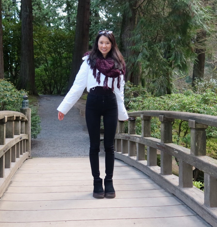 They no longer have the lululemon super-cropped wunder puff on the official website, but you can still find this version on second hand sites, which I really love!

#LTKSeasonal