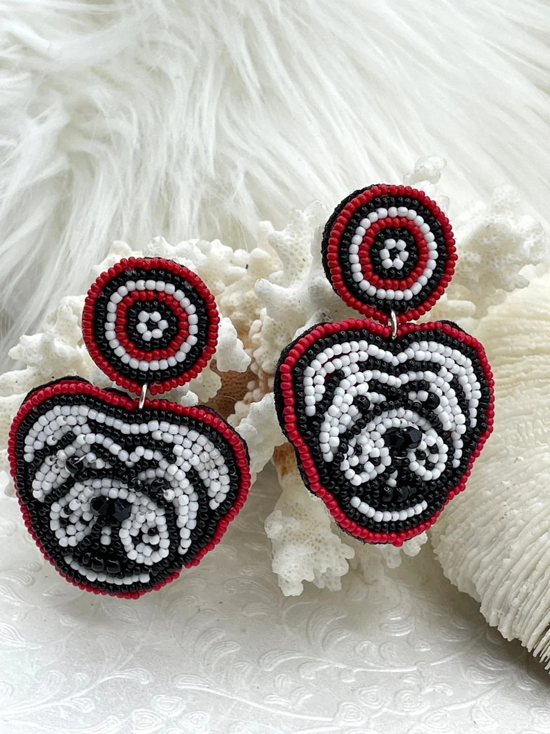 Bulldogs Earrings,Beaded Earrings, Red Black and White Earrings, Game Day Clam,Collegiate Earrings,  | Etsy (US)