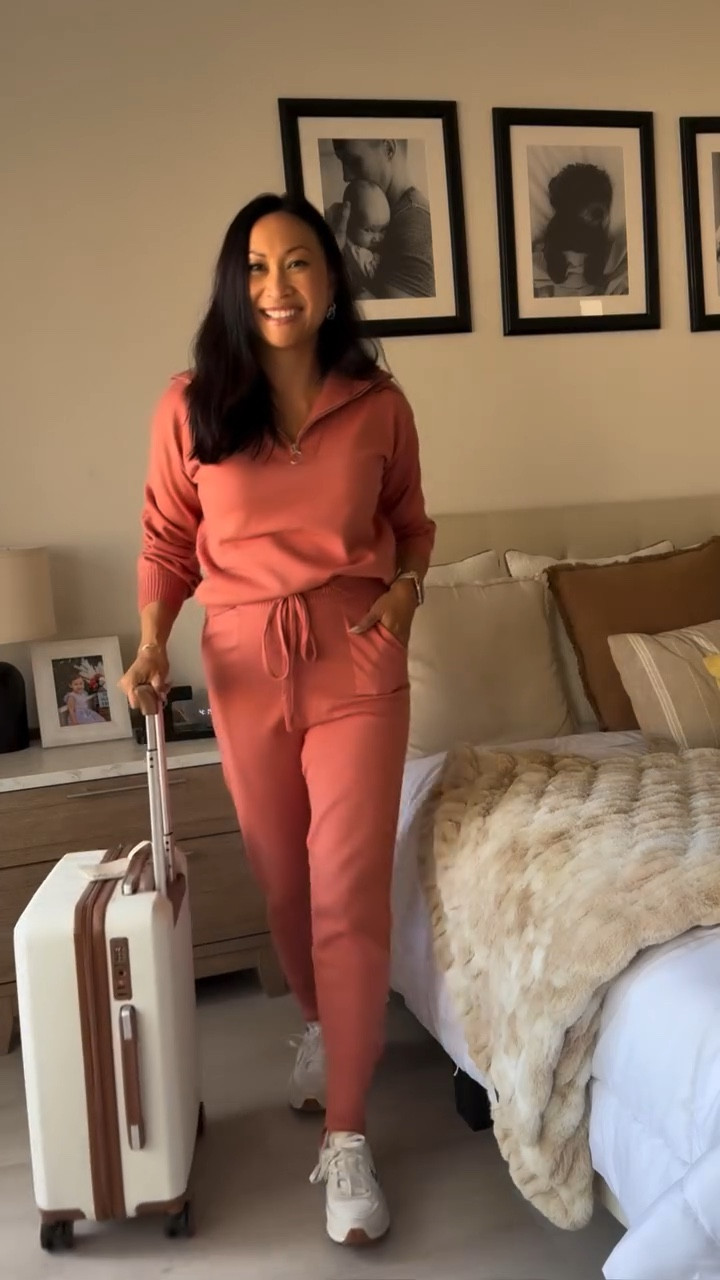 Soft, comfy, and effortlessly put together 🤍 This cozy matching set is one of those outfits that works for everything—lounging at home, running errands, or travel days when you still want to look cute. The color is such a pretty neutral for spring, and the fabric is unbelievably soft.

Found this set on Amazon and it’s giving elevated loungewear energy ✨

#AmazonFinds #AmazonStyle #LoungewearLook #ComfyStyle #EverydayOutfit