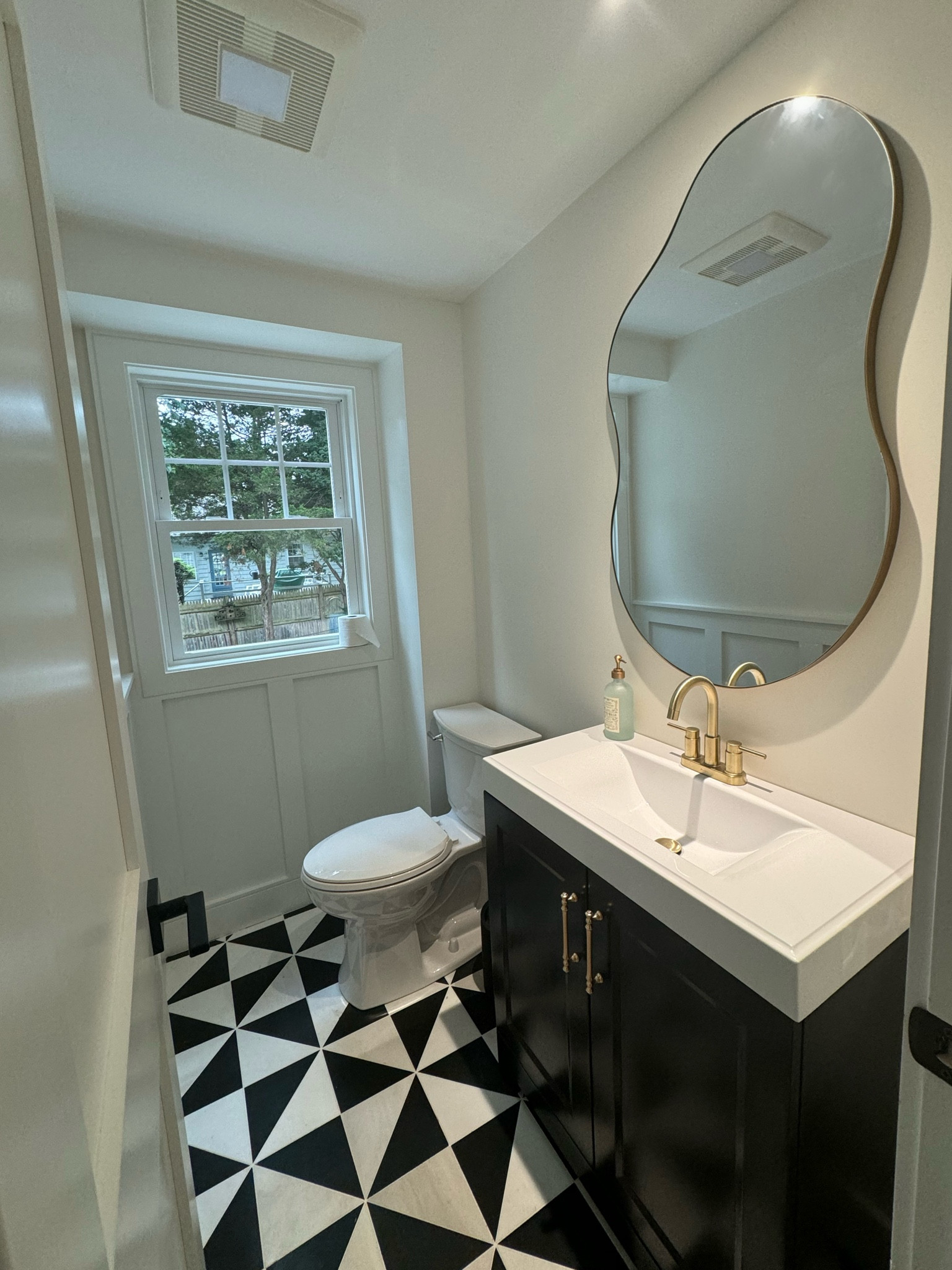 bathroom remodel on a budget 😍

#LTKHome #LTKFindsUnder100