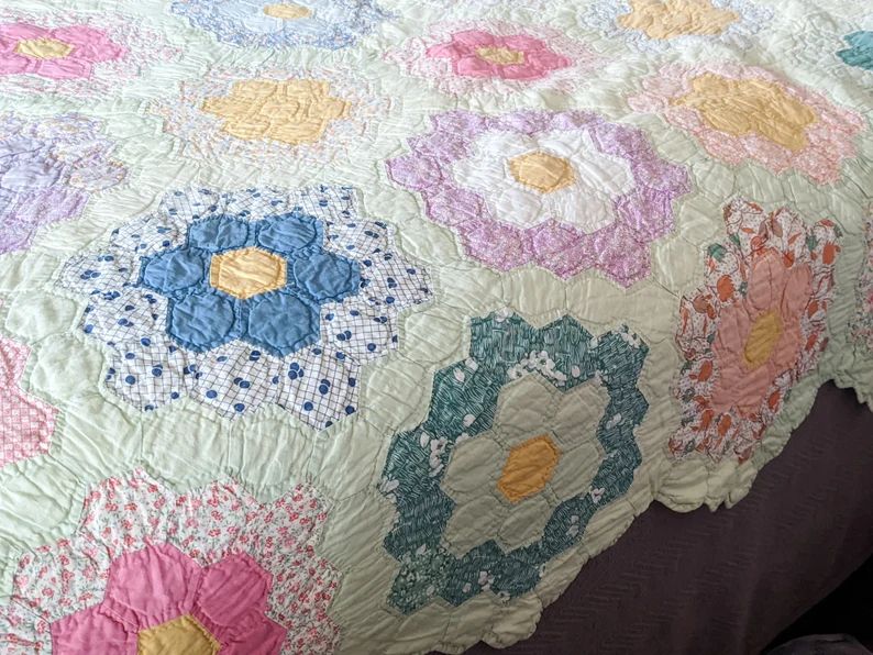 Vintage Quilt- QUEEN SIZE- Full Size- Grandmothers Flowers- Hexxie- Hexagon- Hand Quilted- Cotton... | Etsy (US)