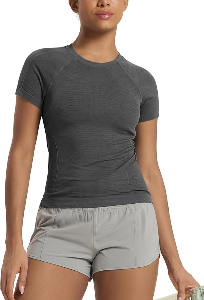 ODODOS Women's Seamless Performance Short Sleeve T-Shirt - Lightweight Breathable Slim Fit Runnin... | Amazon (US)