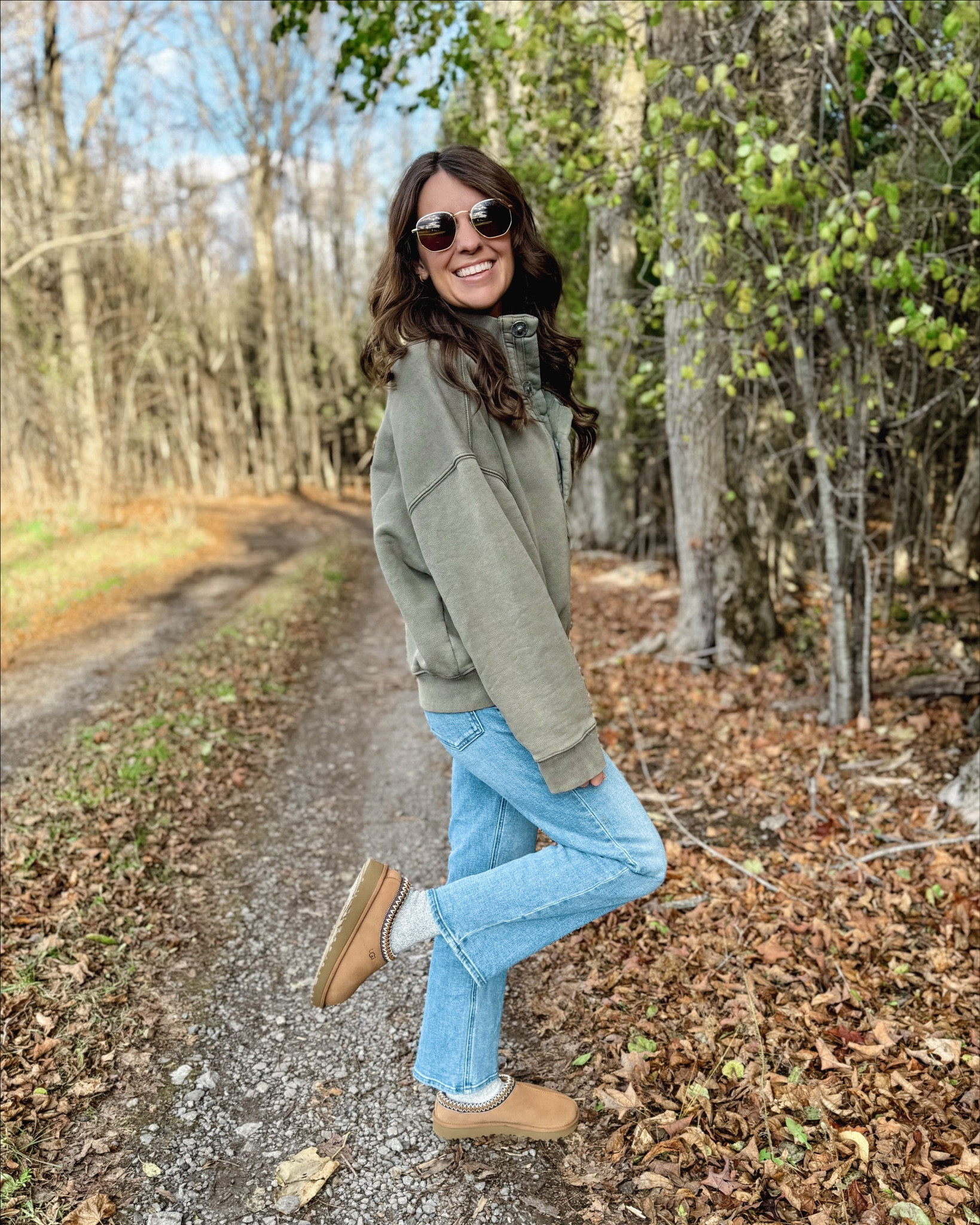 Cozy fall outfit!🍂🙌🏽

Wearing size xs in my sweatshirt (has an oversized fit!), small in my tee, 24 in the 26” inseam in my jeans and my true size 6 in my ugg Tasmans. 

#LTKSeasonal #LTKPetite #LTKootd