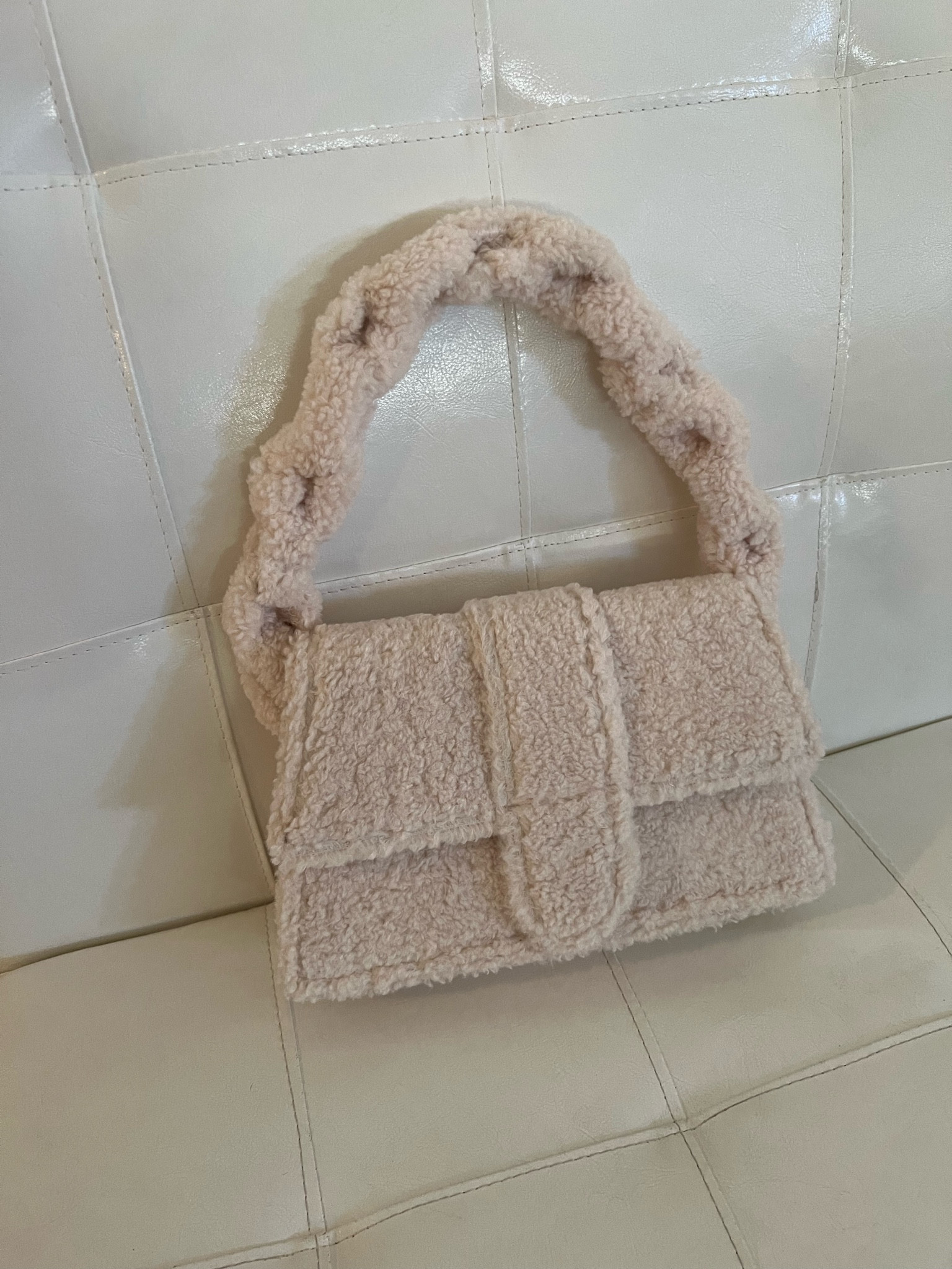 The bag you need for winter! ITS SO CUTE!!

#LTKstyletip #LTKitbag #LTKGiftGuide