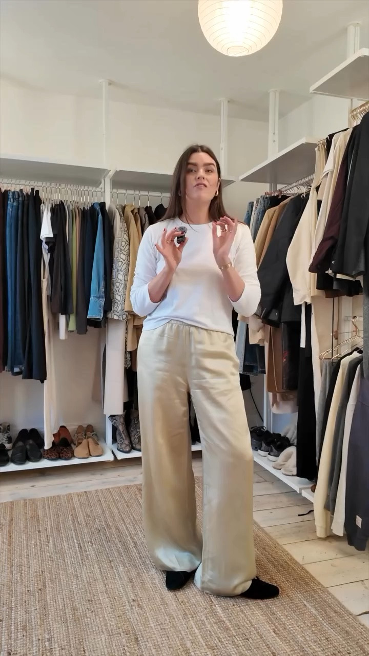 AD | Of course, I had to do a New Year wardrobe declutter. OF COURSE! Here are a few categories to think about streamlining if you’ve got the itch. All my items will be live on my @vinted closet very soon, so make sure you’re following me - theannaedit - to be notified when it all goes live. Vinted is so easy to use (even my Dad’s a fan!), there are no seller fees, and you get to give your clothing (or Beanie Babies!) a second life.