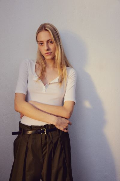Ribbed Henley Top - Low-cut Neckline - Short sleeve - Light gray melange - Ladies | H&M US | H&M (US + CA)