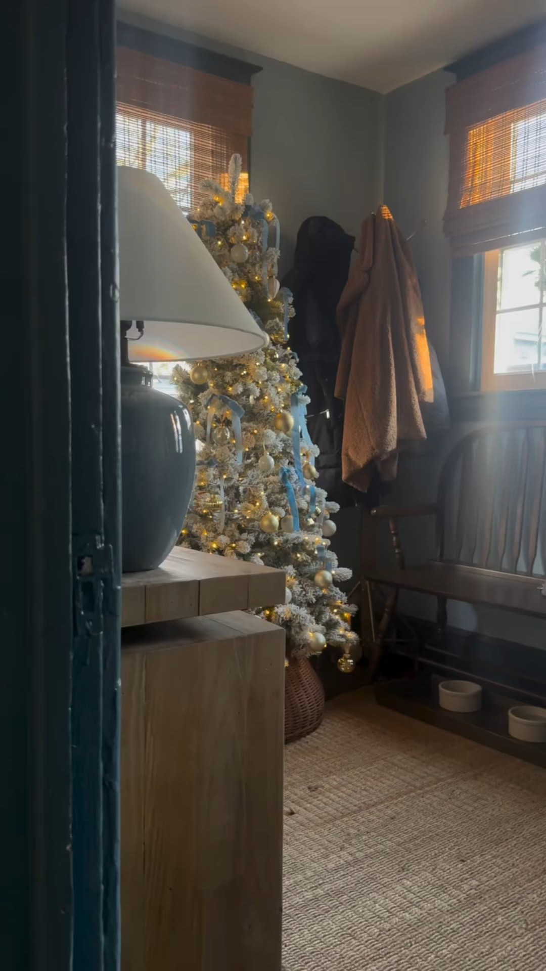 Eve, eve mood ✨ Reality, the race of wrapping, baking, and final touches to host 🫢 How we doin?

Comment SHOP below to receive a DM with the link to this post on my LTK ⬇ https://liketk.it/5H99v 

#classichomedecor #traditionalhome #holidayhomedecor #holidayhomedecor #christmasentry