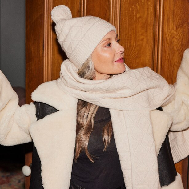 CHALET SCARF, CREAM | Indigo (CA)