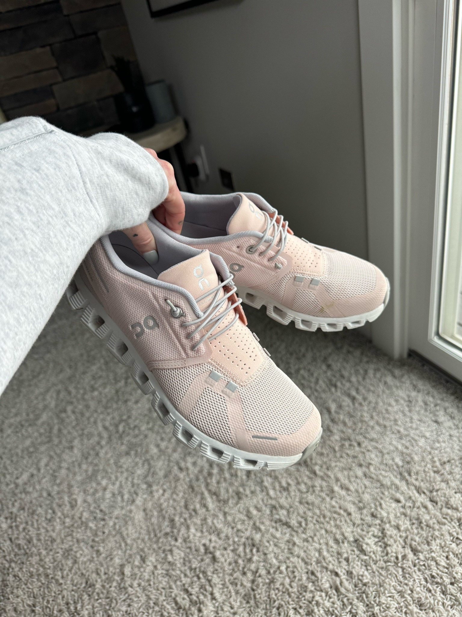 Spring shoes for walking and fitness workouts on cloud 
Sneakers tennis shoes running 