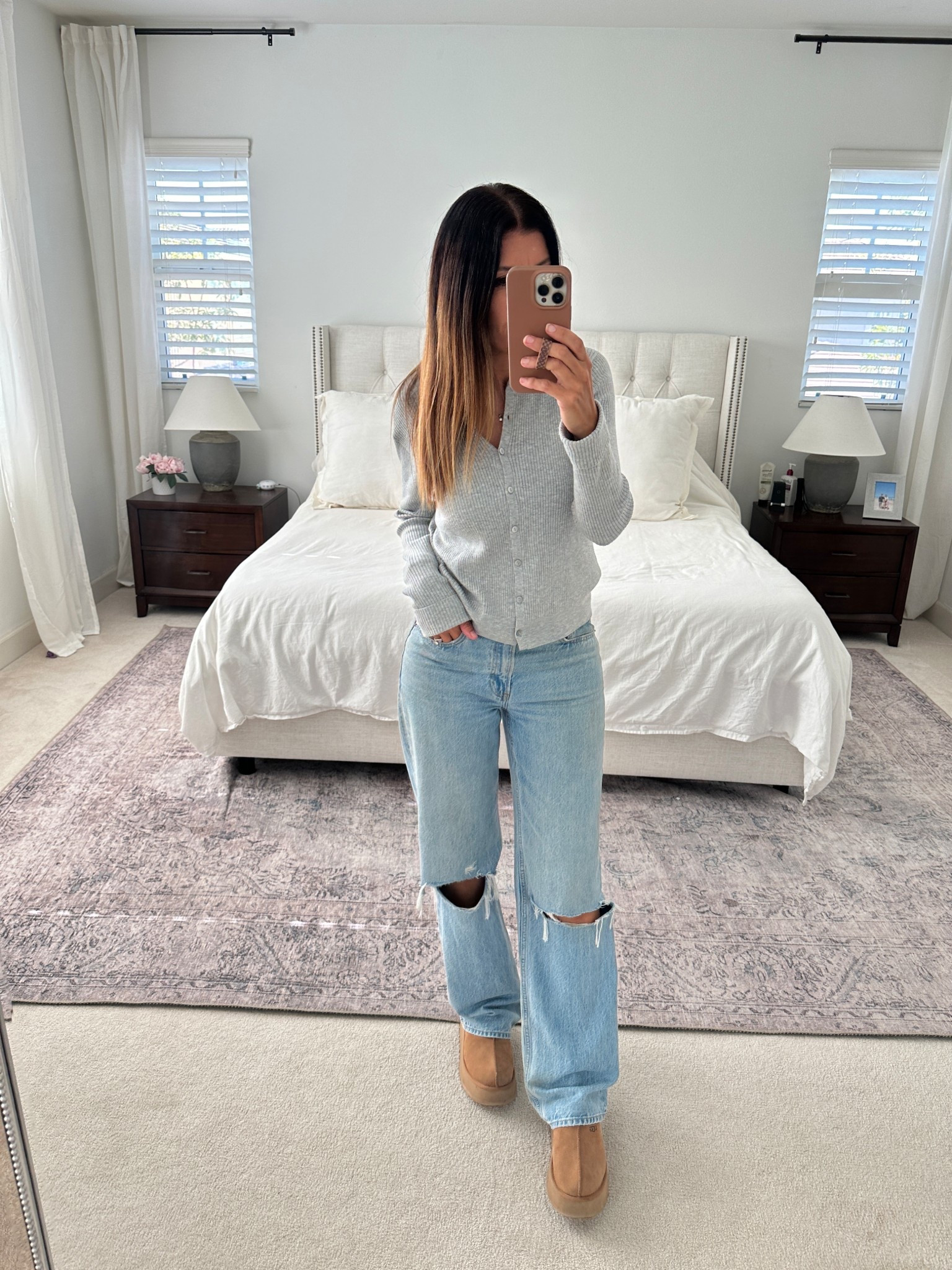 Casual fall outfit 🍁


#targetstyle #cardigan #rippeddenim #abercrombie #uggs #casualstyle #fallfashion #fallstyle #affordablestyle

#LTKSeasonal #LTKFindsUnder50 #LTKStyleTip