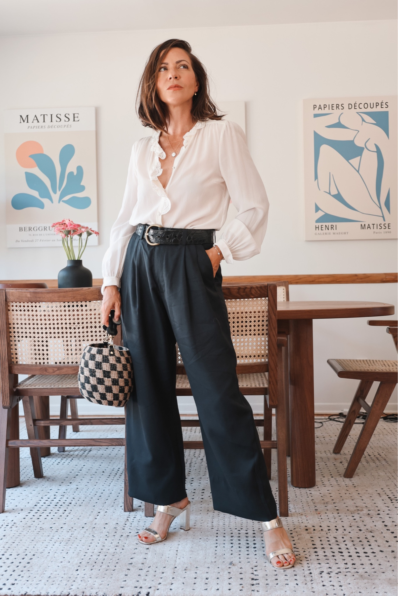 French chic with a white silk blouse (the most beautiful in my closet), black wide leg pants, a wide vintage belt, golden heels and a cute Summer basket bag.

Blouse: Sézane
Pants: Darling (will link similar ones)
Bag: Clare V.
Heels: Inez



#LTKstyletip #LTKSeasonal