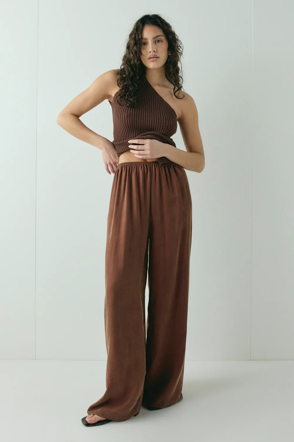 Raya Pants Umber | VRG Grl