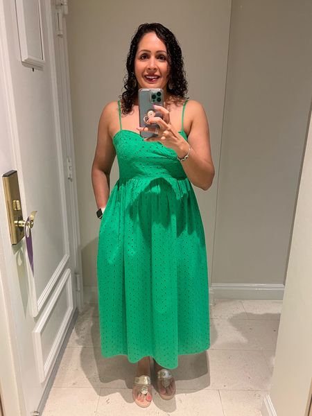 Why am I smiling?


Cos this dress has pockets of course!
I’m really feeling the green right now. In fact even my husband said, didn’t you have something like this?

The man is paying attention! I did have a green, eyelet skirt which I wore in my 20s. I guess my core preferences haven’t changed!

But seriously. If you are thinking “this green is great on her but it’s not for me” trust me there’s a green for you! 

I’ve curated a selection of green dresses including this one (under 30) for you. And if you need help figuring out your best green, I can help you figure that out too!

Do you like pockets on your clothes too?

#LTKFind #LTKunder100 #LTKunder50