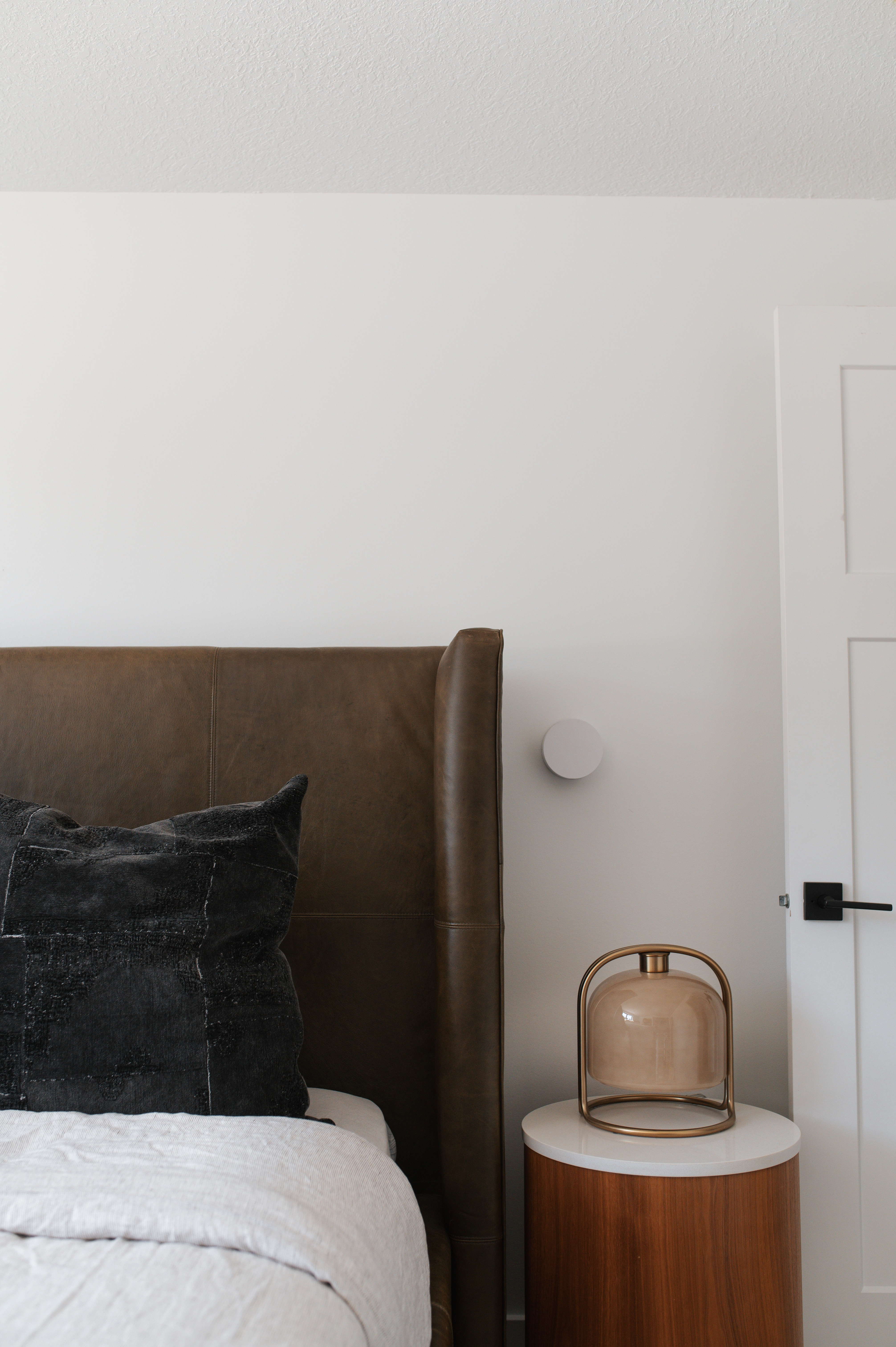 Closer view of this amazing bed, lamp and linen bedding. 🤍 

#LTKHome