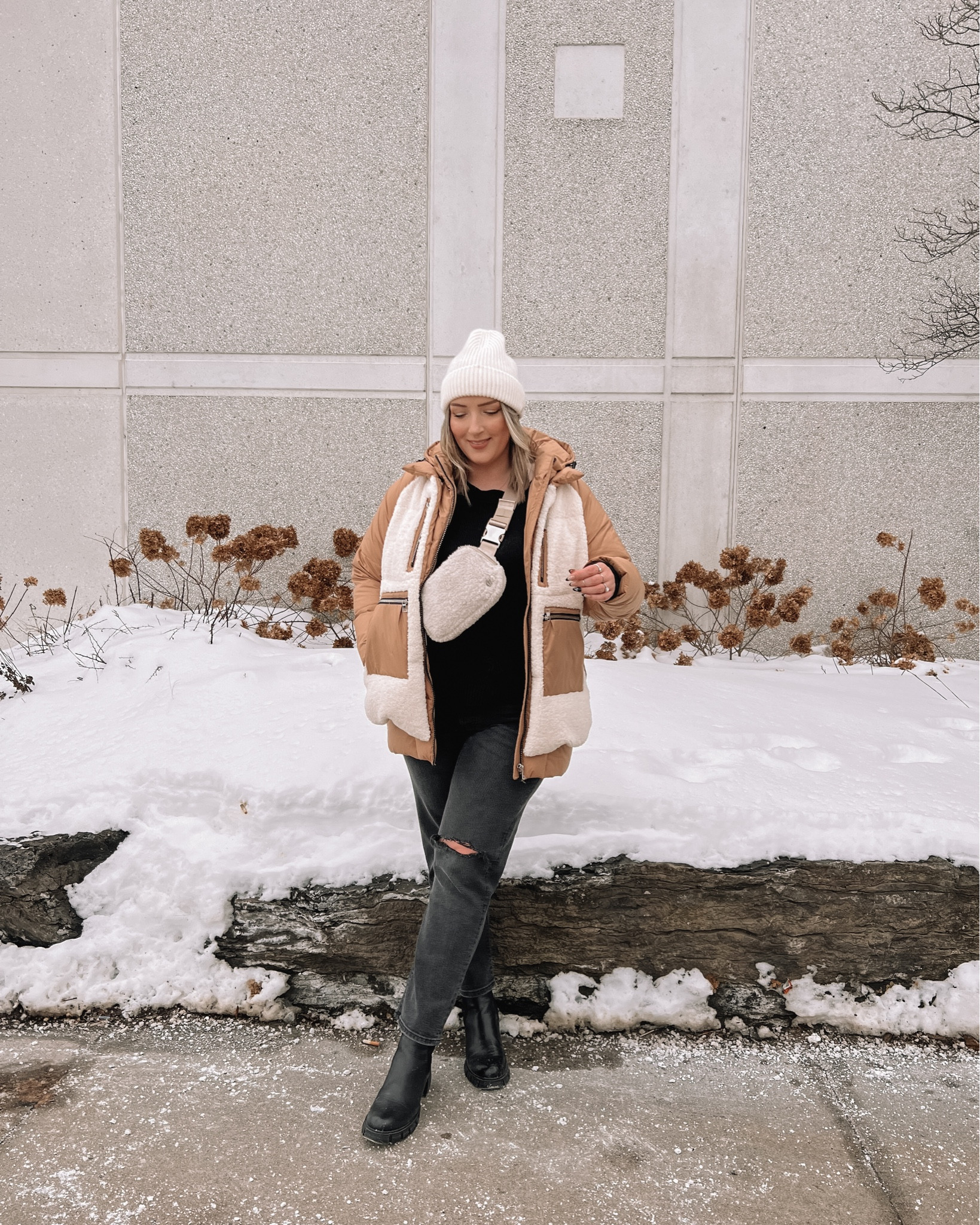 Neutral midsize winter outfit - amazon winter coat, black jeans, lululemon sherpa belt bag, my fave black boots


#LTKSeasonal #LTKmidsize #LTKstyletip