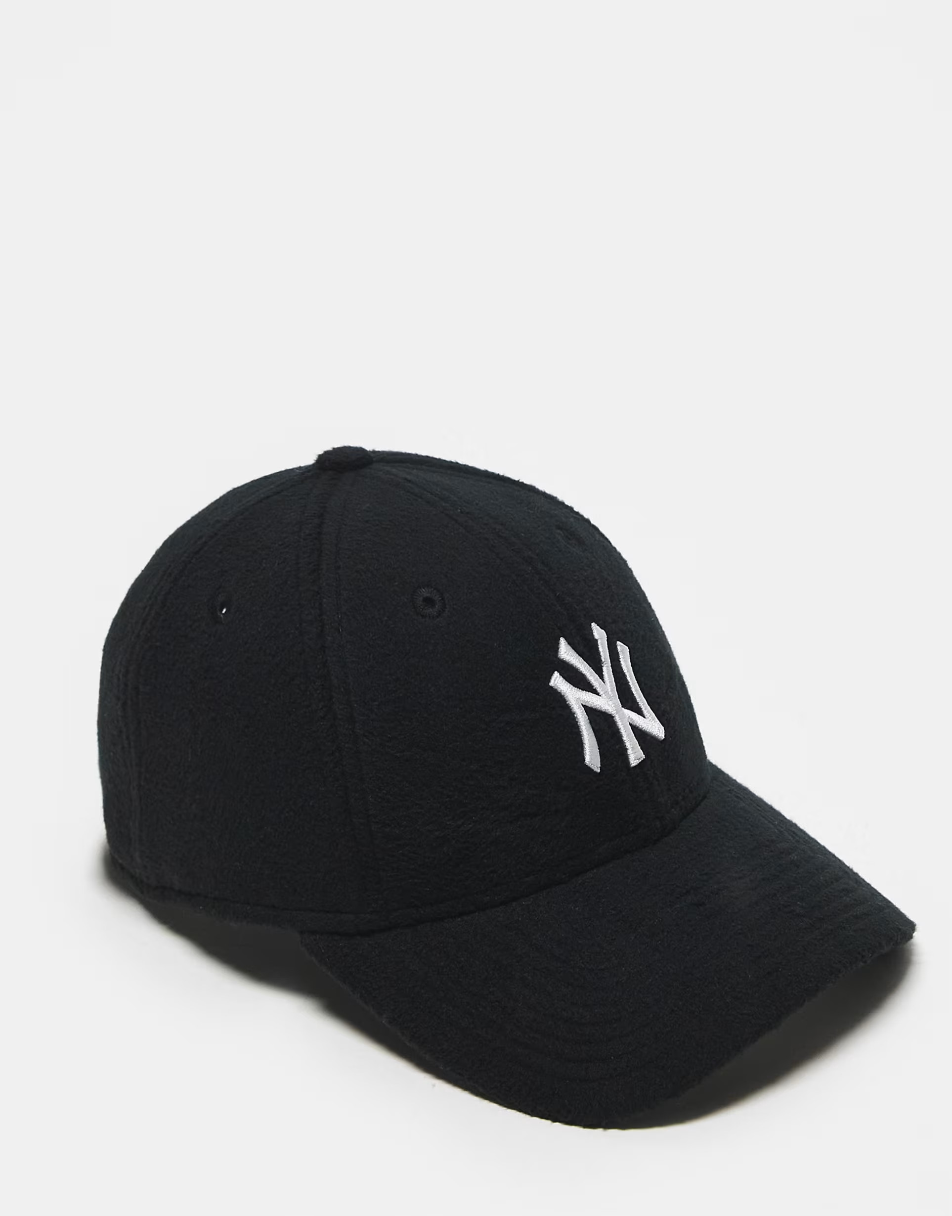 New Era NY Yankees 9forty cosy cap in black | ASOS (Global)