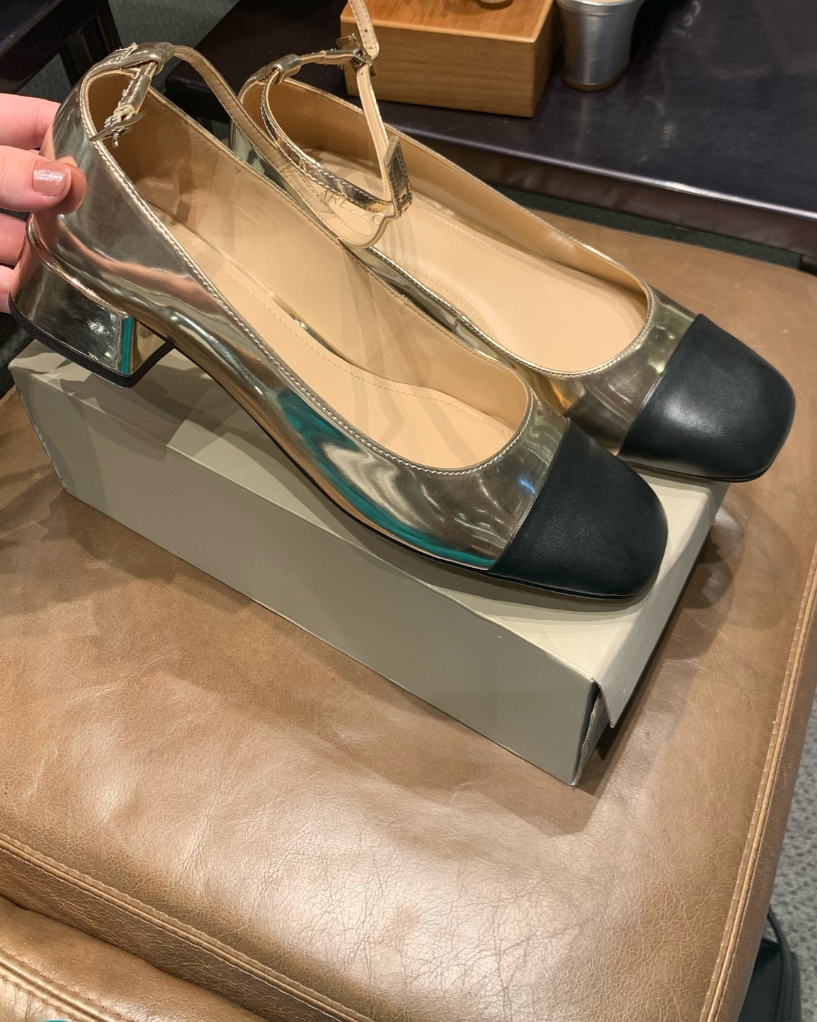 Sapato lindo super tendência 2024 metalizado. 🤩
#arezzo #zzmall #salearz #promo #moda #tendencia2024 #dicas #sapatofeminino

#LTKbrasil #LTKitbag #LTKsalealert