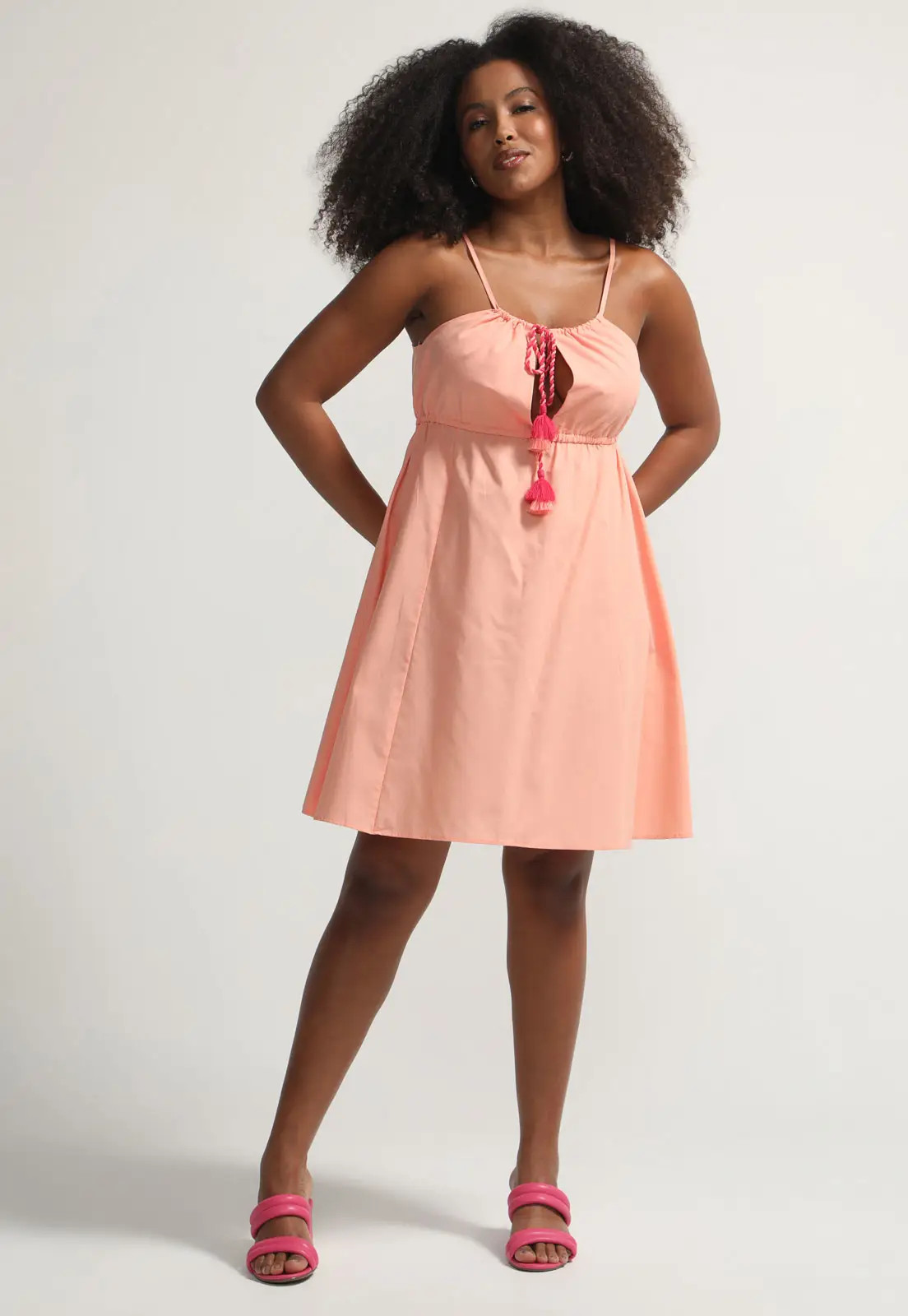 Vestido Maria Filó Curto Amarração Coral | Dafiti (BR)