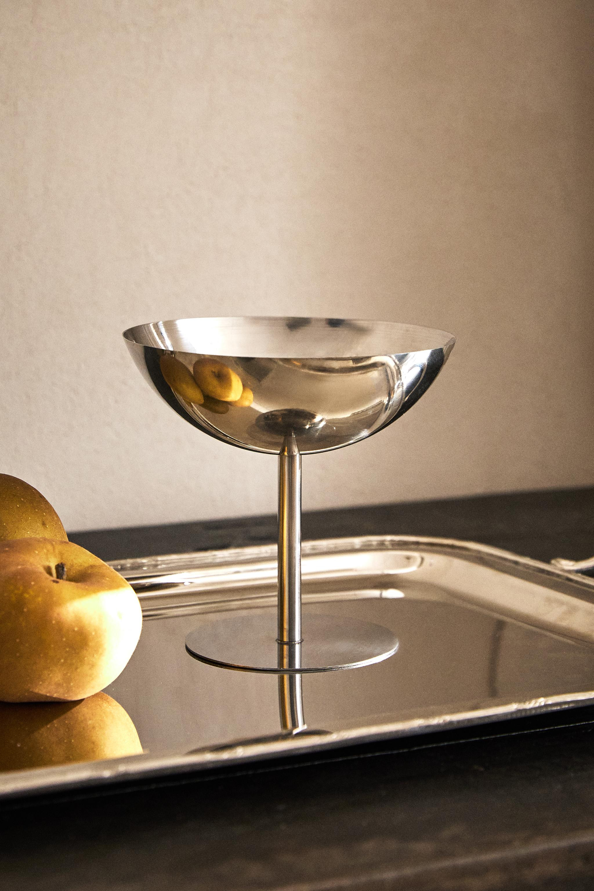 Metal glass with a shiny finish. | Zara US