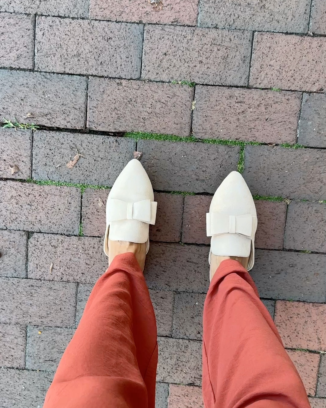 The cutest little loafer mules (so easy for pregnancy as I’m getting to the stage where tying shoes and bending over is hard hehe) to slip on - a perfect fall transition look! The pants and top are older but I’ll link similar! 🍁🍂

#LTKBump #LTKSeasonal #LTKFindsUnder50