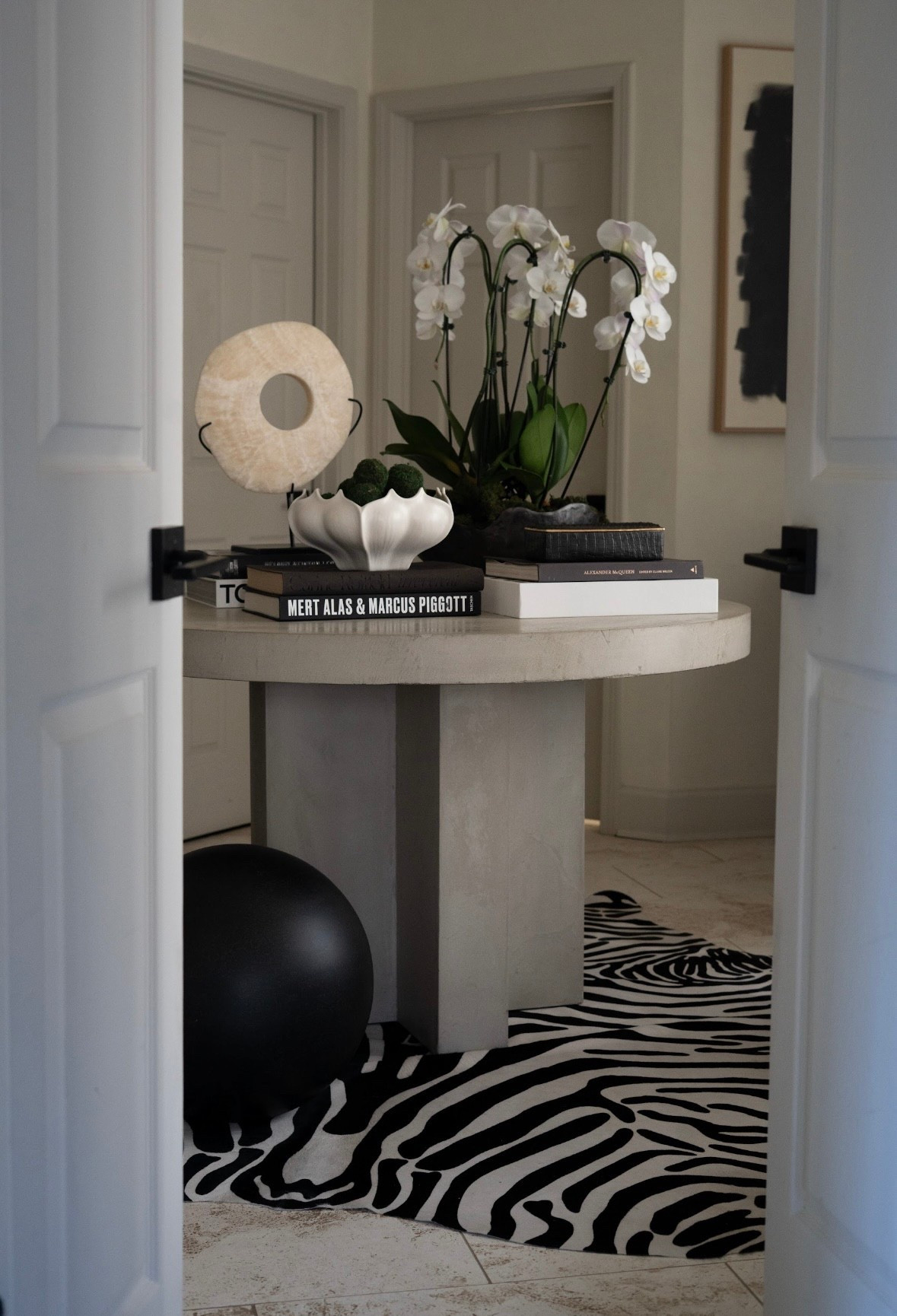 Iconic pieces don’t have to scream — they just show up and steal the scene.

These Wayfair finds are giving designer-level drama in the best way: sculptural silhouettes, bold contrast, rich texture, and that “where did you GET that?!” energy. The kind of decor that makes a room feel calm… but unforgettable.

#ad #wayfair #wayfairpartner @wayfair


#LTKHome #LTKdayinmylife #LTKmomlife