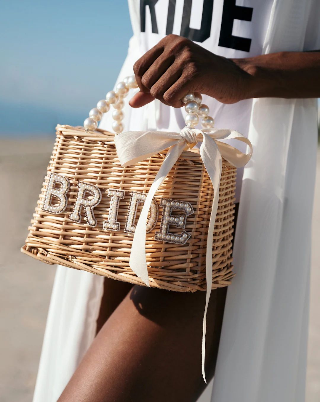 Bride Bag with pearls handle, Customized Straw Bag, Wifey Bag, Mrs Bag, Honeymoon bag, Pearls bag... | Etsy (US)