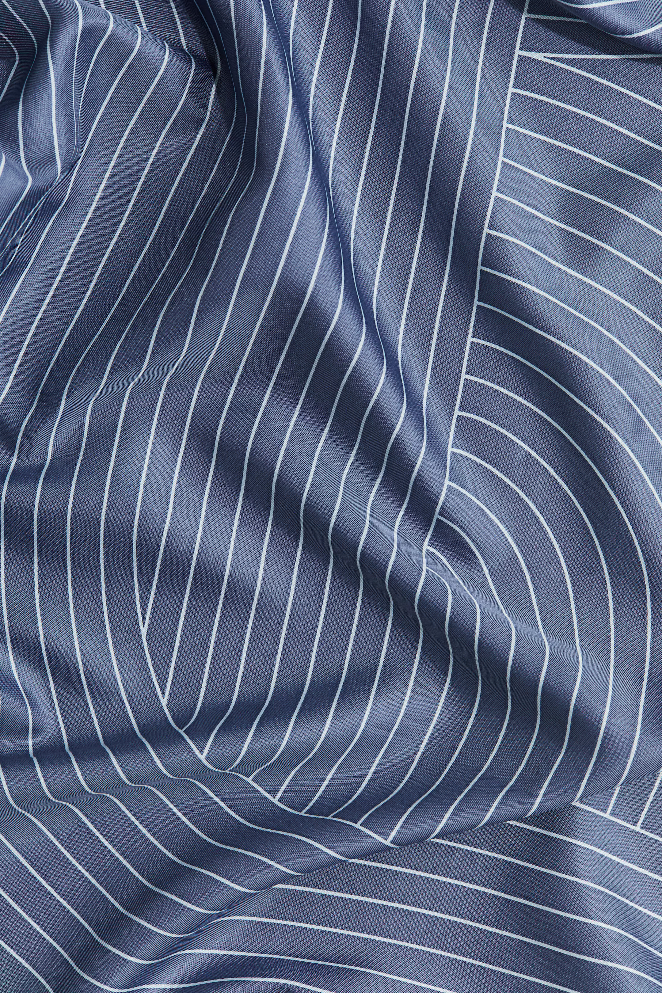 Patterned Scarf - Dusty blue/patterned - Ladies | H&M US | H&M (US + CA)