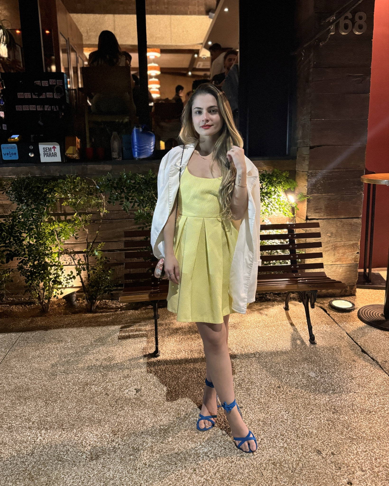 Quem disse que loiras não ficam bem em peças  amarelas, é pq não sabe qual tom escolher😜 

Um vestido romântico de cor mais saturada+ um blazer de linho só pra quebrar o ventinho desse final de inverno  & alguns acessórios como ponto de cor e pronto! 💫

#LTKspring #LTKdicadeestilo #LTKbrasil