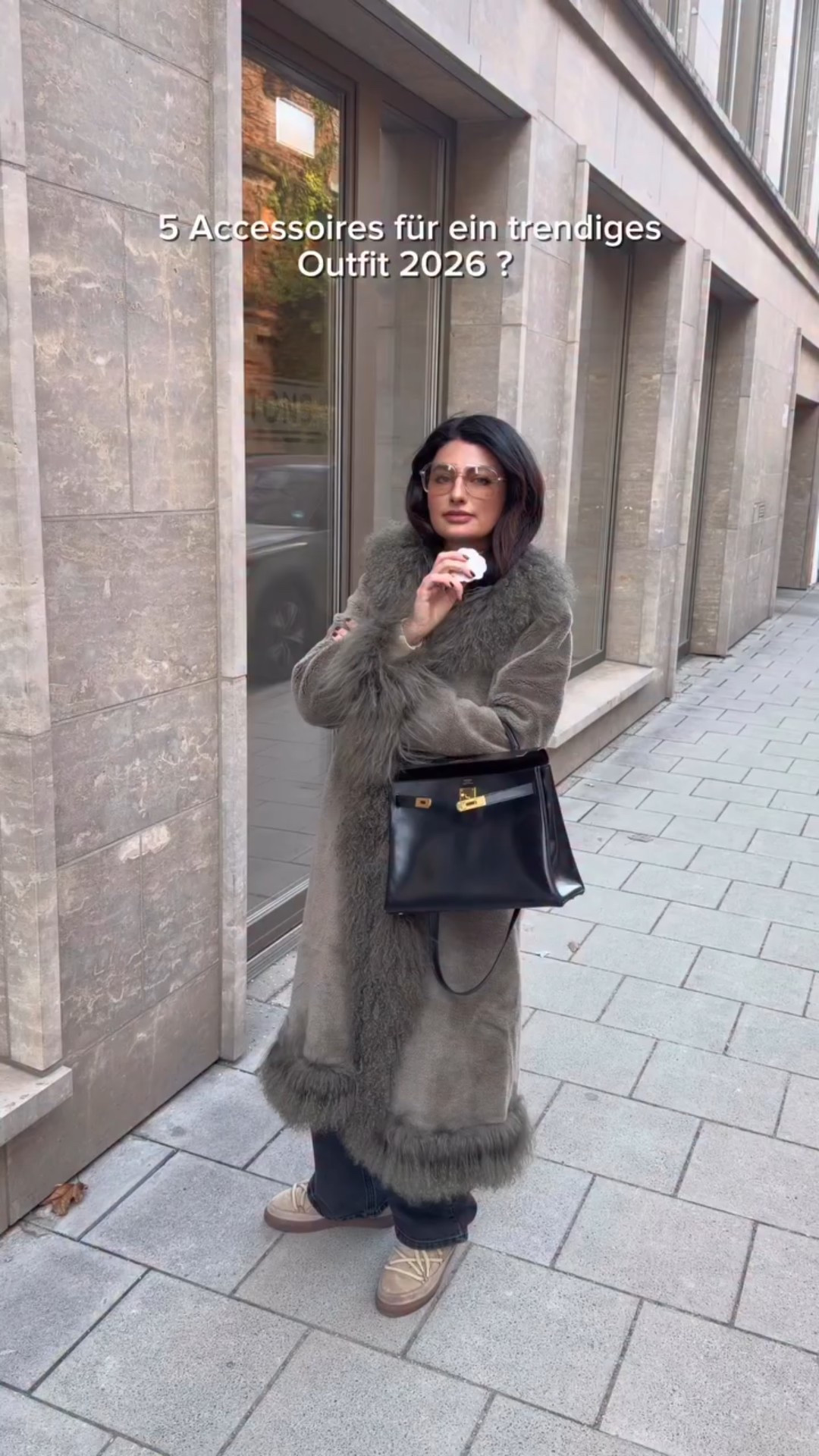 Man braucht keine neue Kleidung – Accessoires reichen, um bestehenden Looks einen Tick Neues zu verleihen. #accsesories #streetstyle #style #styleblogger #fashiontipps