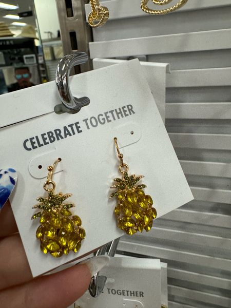 Pineapple statement earring on sale at kohls


#LTKstyletip #LTKfindsunder50 #LTKGiftGuide