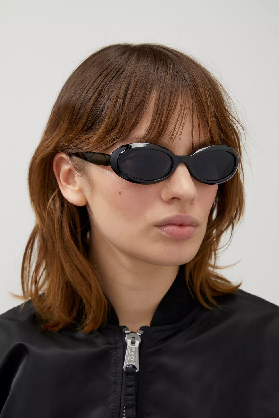 Mazzy '90s Plastic Oval Sunglasses | Urban Outfitters (US and RoW)