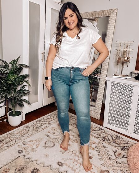 Wearing a 12S in the curvy petite Sofia vergara jeans
Classic white t-shirt 

Walmart jeans, curvy jeans, petite jeans 

#LTKcurves #LTKFind