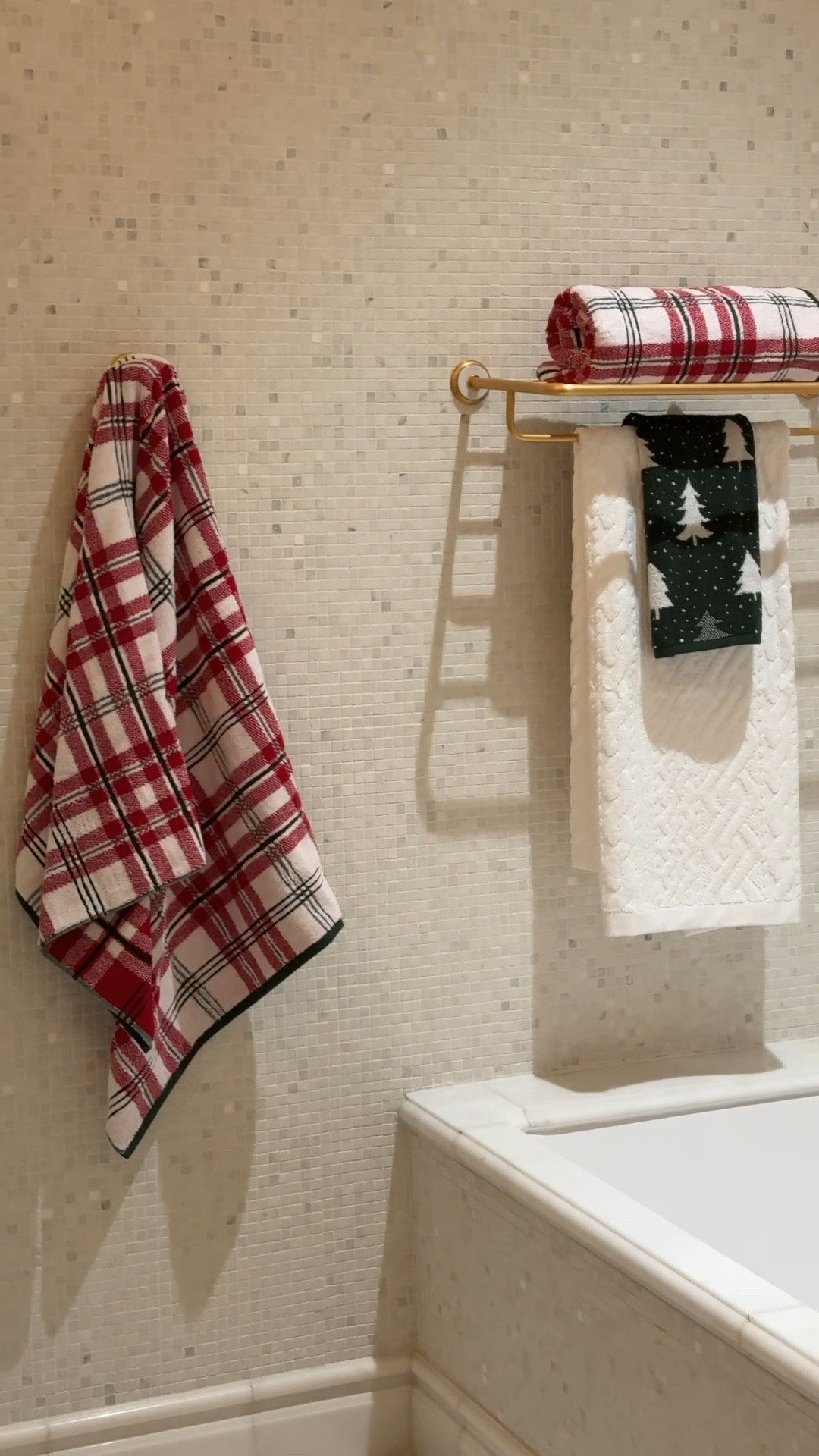 These plaid Christmas bath towels! Just ordered 

@walmart #walmarthome 

#LTKHoliday #LTKFindsUnder50 #LTKHome