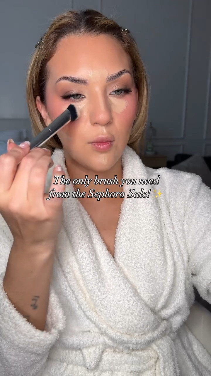 This @hauslabs concealer brush is a MUST-HAVE! The only brush you need from the Sephora sale! Trust me it’s that good! Have you tried it yet?! 

#sephorasale #hauslabs #makeupbrushes #musthavemakeup #favoritemakeupbrushes #concealer #concealerbrush