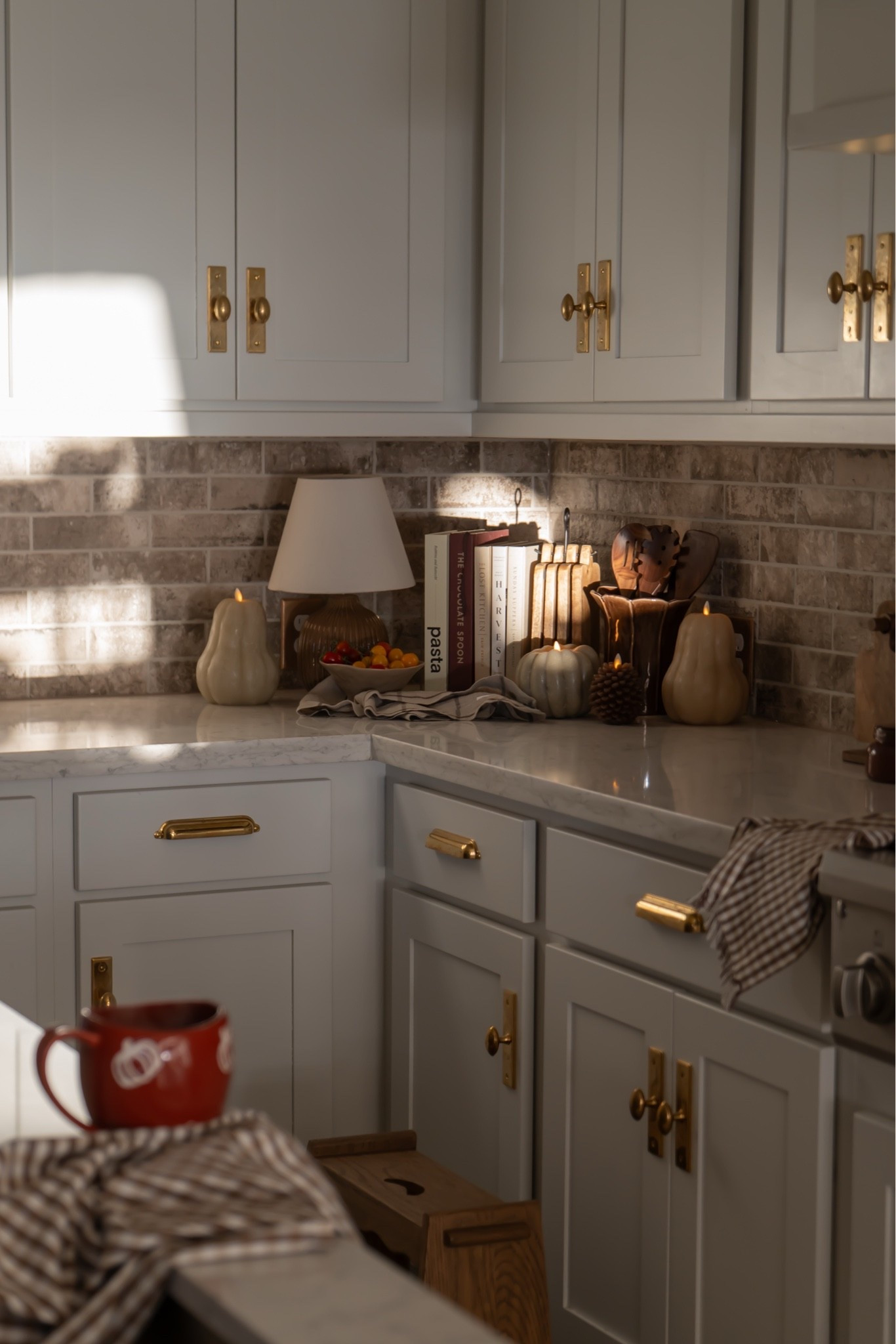 Coziest kitchen corner 🍂

#LTKSeasonal #LTKHome #LTKSaleAlert