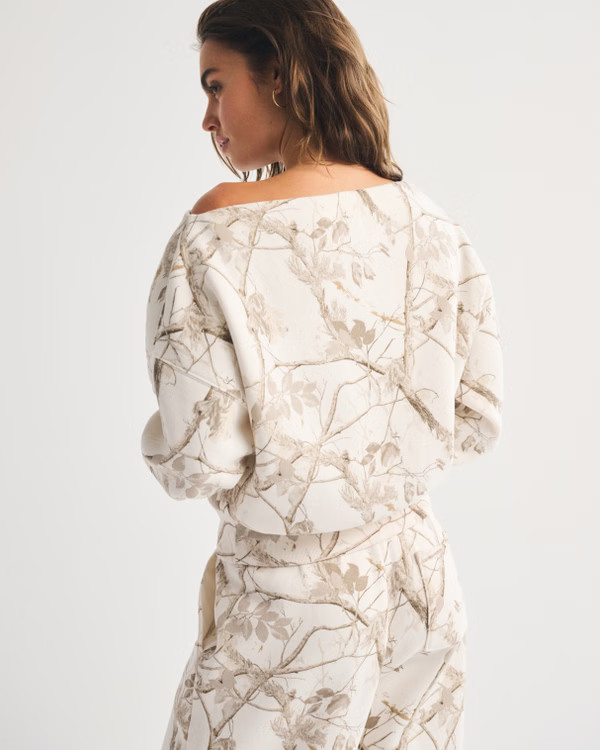 Women'sTopsHoodies & SweatshirtsCrew Neck Sweatshirts | Abercrombie & Fitch (US)