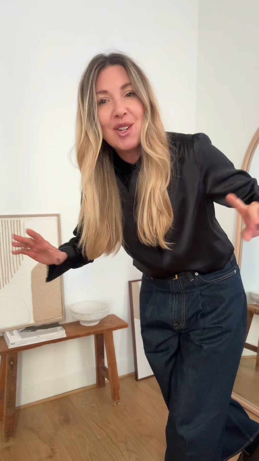 Look du jour : le jean qui structure tout 🖤
Mon Jean Barrel du jour, associé à une chemise noire fluide et un blouson en cuir — le combo parfait entre allure urbaine et élégance intemporelle.
J’aime ce contraste entre la ligne large du jean et la coupe ajustée du cuir, un équilibre entre confort et caractère.
Un look simple, fort, et facile à porter du matin au soir.

📎 Tous les détails du look sont sur mon LTK — lien dans la bio !
#OOTD #JeanBarrel #LTKfashion #StyleParisien #RockChic #Minimaliste #ModeFrançaise #LTKlook

#LTKFashionMonth #LTKfrance #LTKeurope