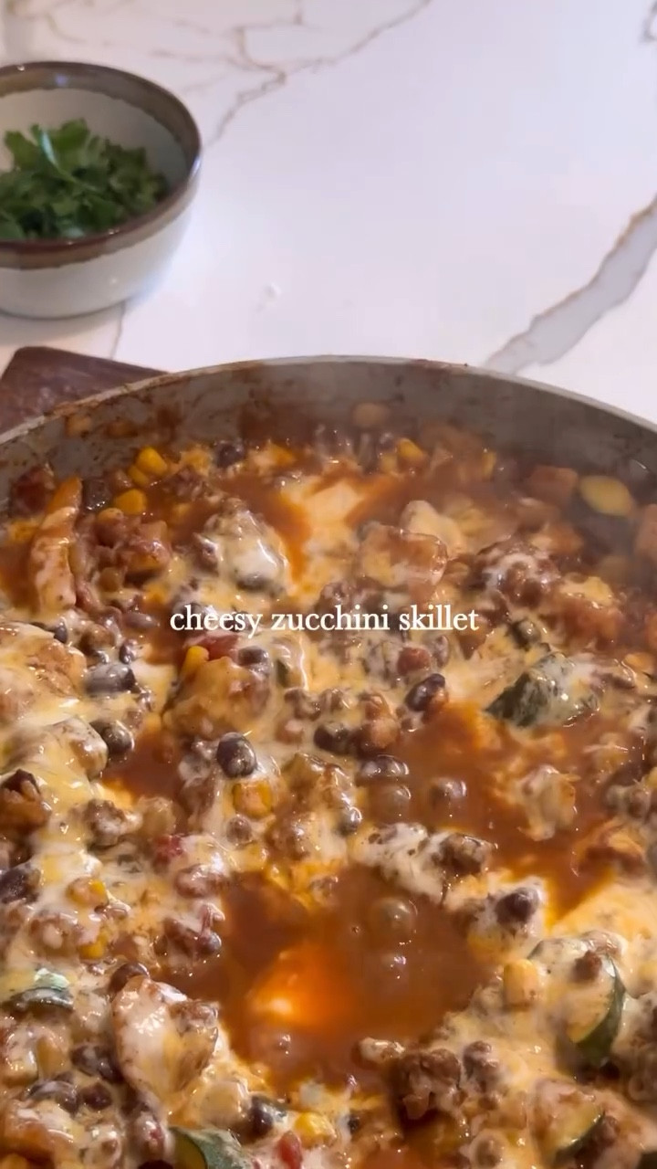 Cheese zucchini skillet 🫕 

One skillet but all the flavors! This cheesy zucchini beef skillet with potatoes and bell peppers is a great super simple weeknight dinner. So nutritious, cheesy and perfect for meal prepping as well.

1 or 2 medium potatoes, about 2 cups diced
1 bell pepper
1 yellow onion
2 zucchini, diced 
1 lbs ground beef
1 can (15 oz) crushed fire roasted tomatoes 
1 can (15 oz) black beans, drained
1 can (15 oz) sweet corn
1 bag taco seasoning, I love @sietefoods 
1 cup shredded cheese 
Toppings: parsley, sour cream, hot sauce 

1. Peel and dice potatoes. Heat up a large pan medium heat, add olive oil and potatoes. Cook for 10-15 minutes. Stir often. 

2. Meanwhile potatoes are cooking, dice bell peppers, zucchini and onion. Add to pan, and combine with potatoes. Cook for another 5 minutes.

3. Add ground beef to the pan, combine with the other ingredients and let cook for a few minutes until beef is mostly browned. Add crushed tomatoes, black beans and corn, combine and add taco seasoning. Mix and cook for a few more minutes until potatoes are soft.

4. Top with cheese, cover, and let cook for another 3-5 minutes until cheese is softened.