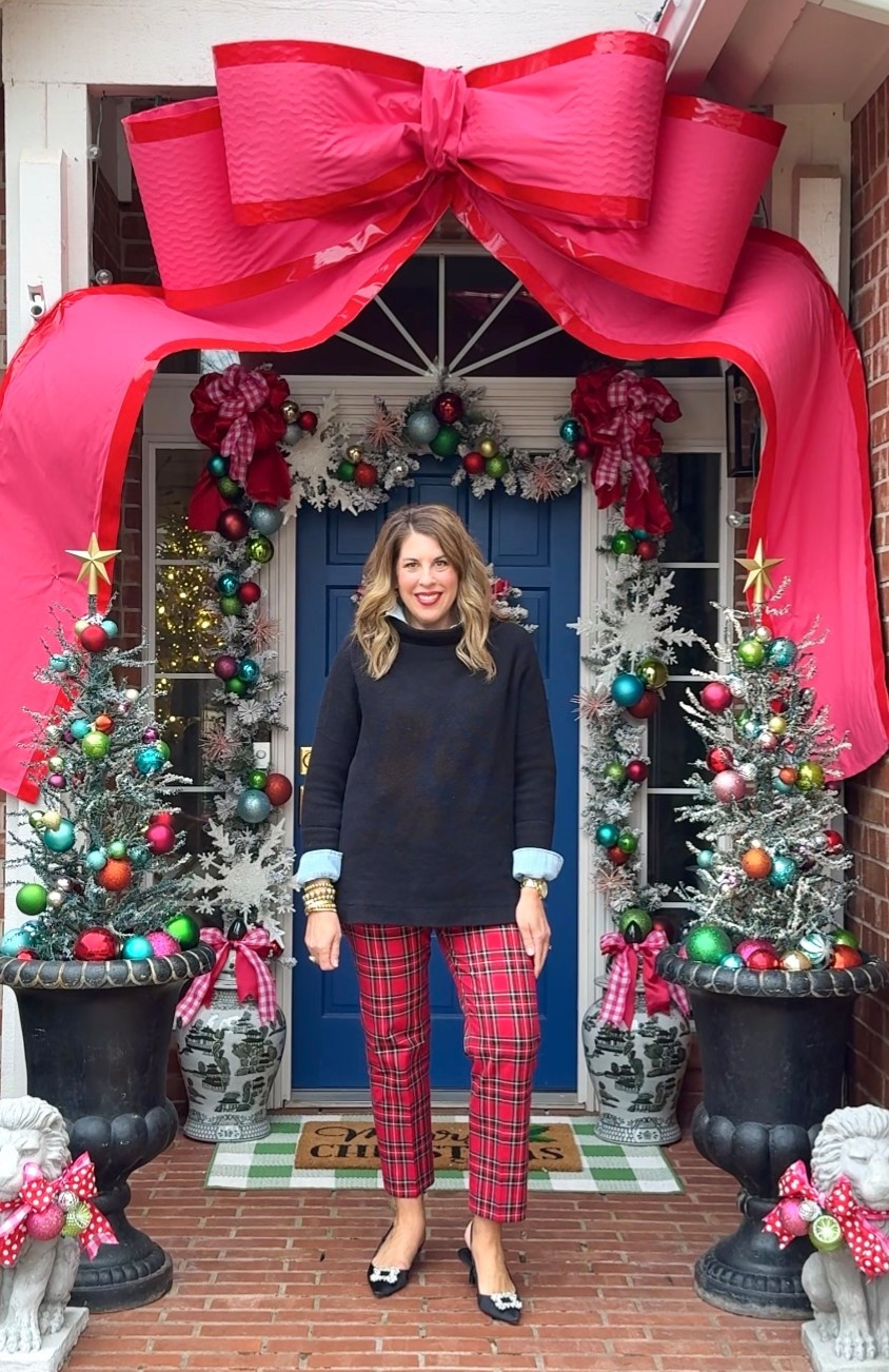 Fun, comfortableholiday outfit!

#LTKHoliday #LTKootd #LTKOver40
