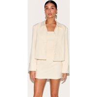 Petite Cream Cropped Collared Blazer | PrettyLittleThing US