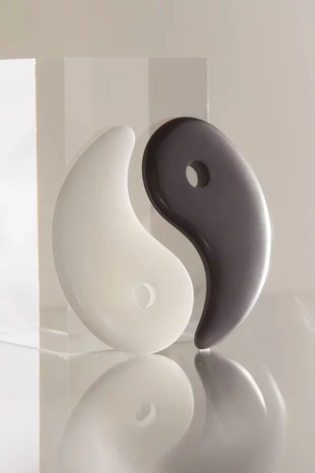 UO Yin Yang Gua Sha Facial Massage Tool Duo | Urban Outfitters (US and RoW)