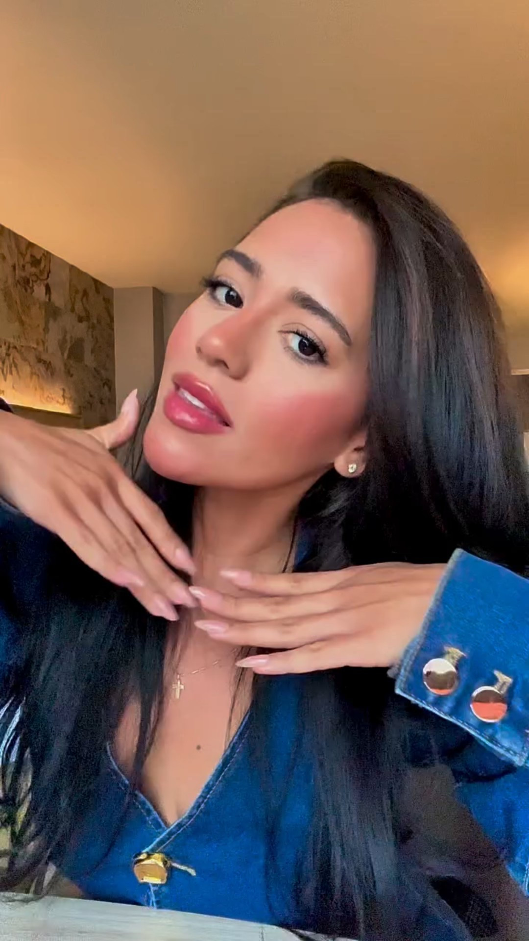 Doing my makeup like I don’t have checkout in 20 minutes 💋🥹 

**all products linked to my @shop.ltk @amazoninfluencerprogram ✨**

#grwm #makeupreel #makeuproutine #travelmakeup #hotelglam #beatyvibes #makeupinspo #beautycreator #travelvibes #getreadywithme #makeuptutorial #makeuplooks #beautycontent #traveldays

#LTKvlog #LTKgrwm #LTKBeauty